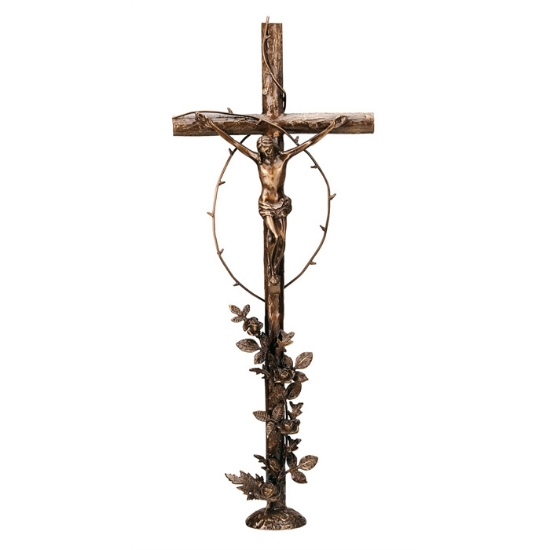 Imagen de Crucifijo de bronce sobre una cruz decorada con una rama de rosas y espinas de zarzas