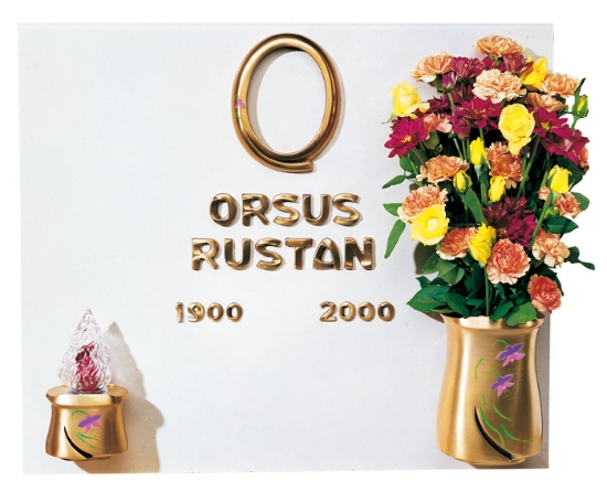Image sur Proposition de pierre tombale - Ligne Idria Bronze - Décoration Iris - Vase avec lampe à fleurs et cadre - Lettres italiennes