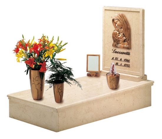 Image sur Proposition de sépulture au sol - Ligne Bronze Pisside - Pots de fleurs, lampe et cadre photo au sol - Plaque Pietà et écriture italique